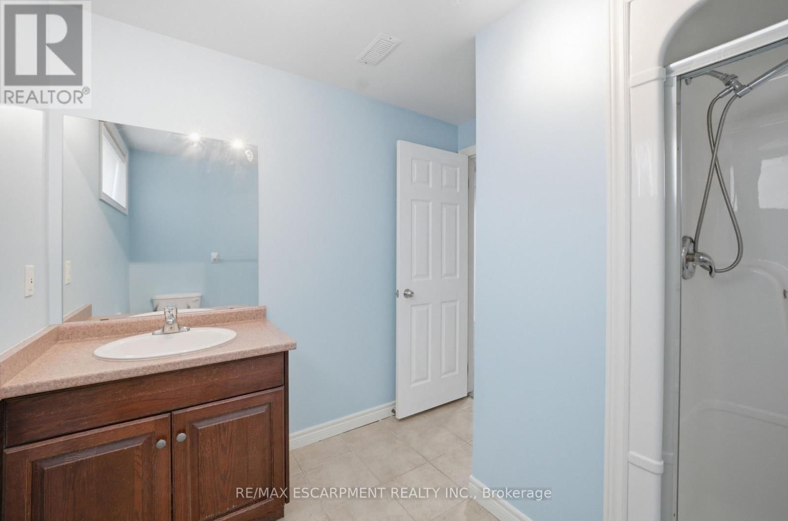 426 BARRINGTON COURT Image 32