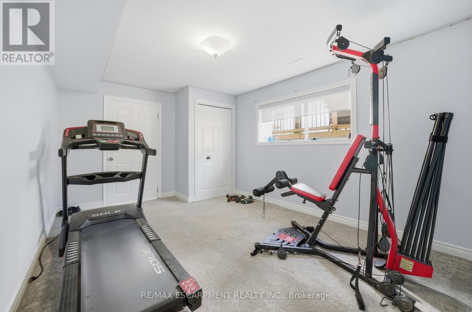 426 BARRINGTON COURT Image 33