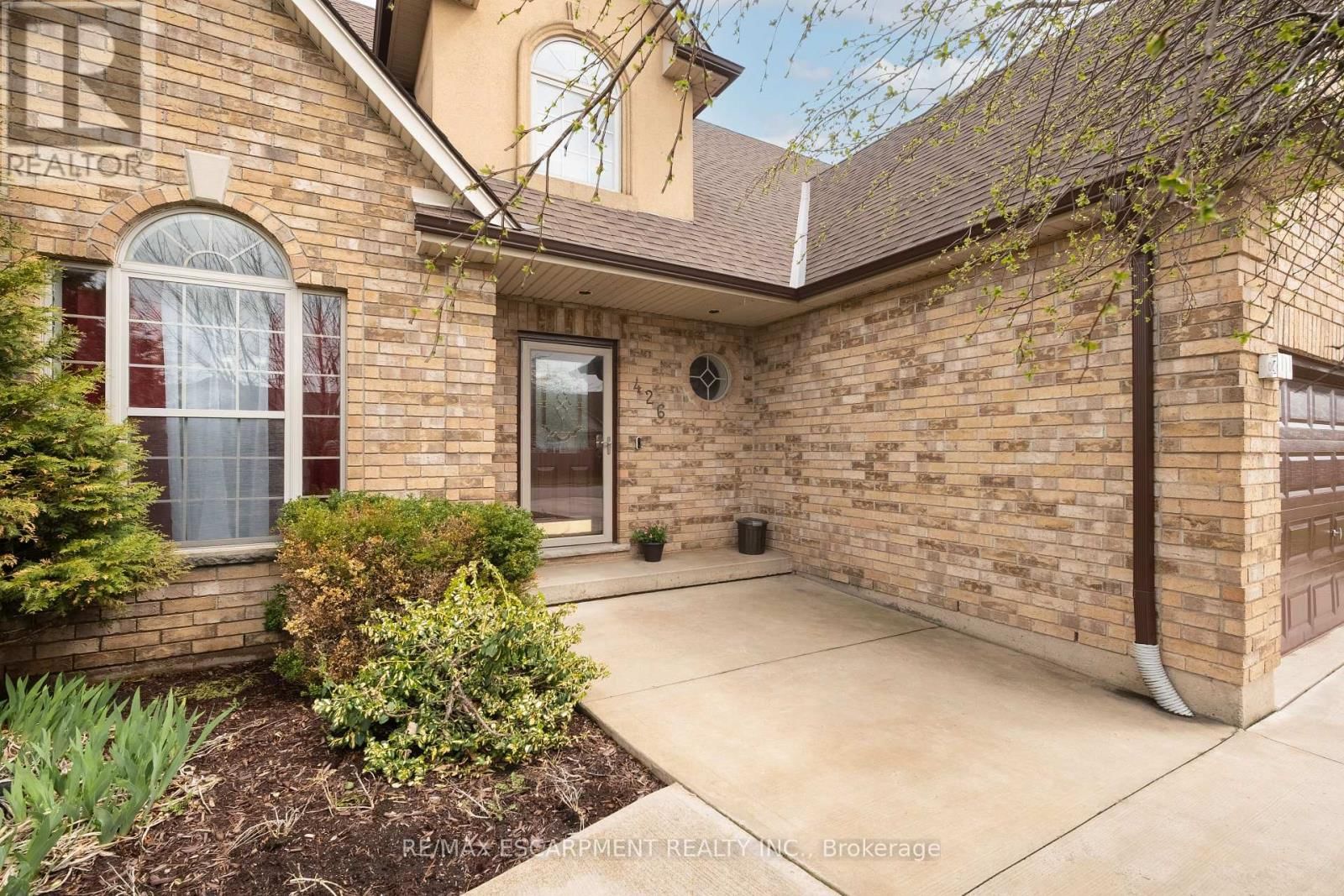 426 BARRINGTON COURT Image 4