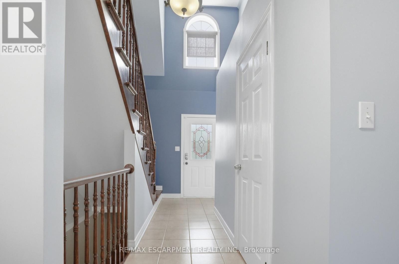 426 BARRINGTON COURT Image 5