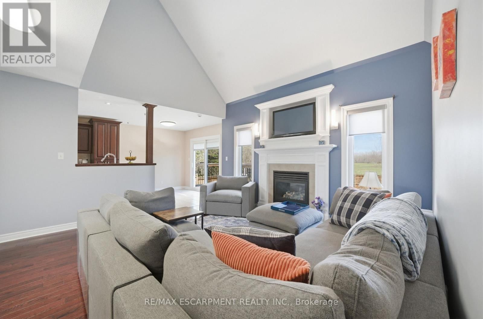 426 BARRINGTON COURT Image 7