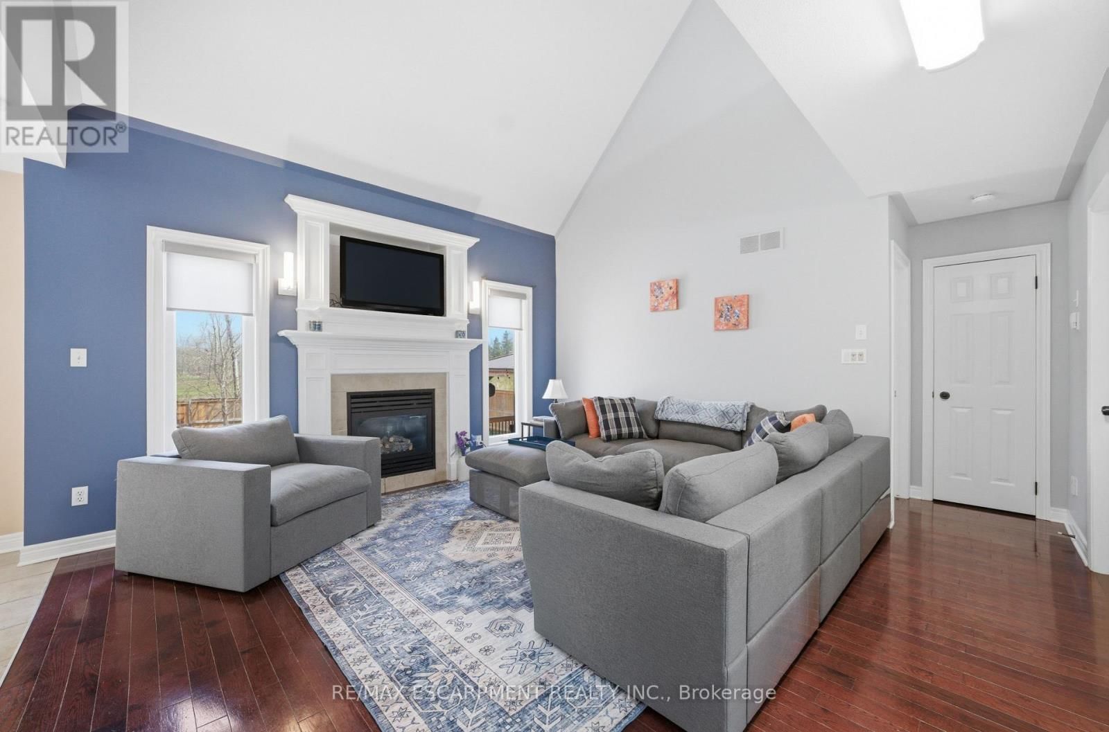 426 BARRINGTON COURT Image 8