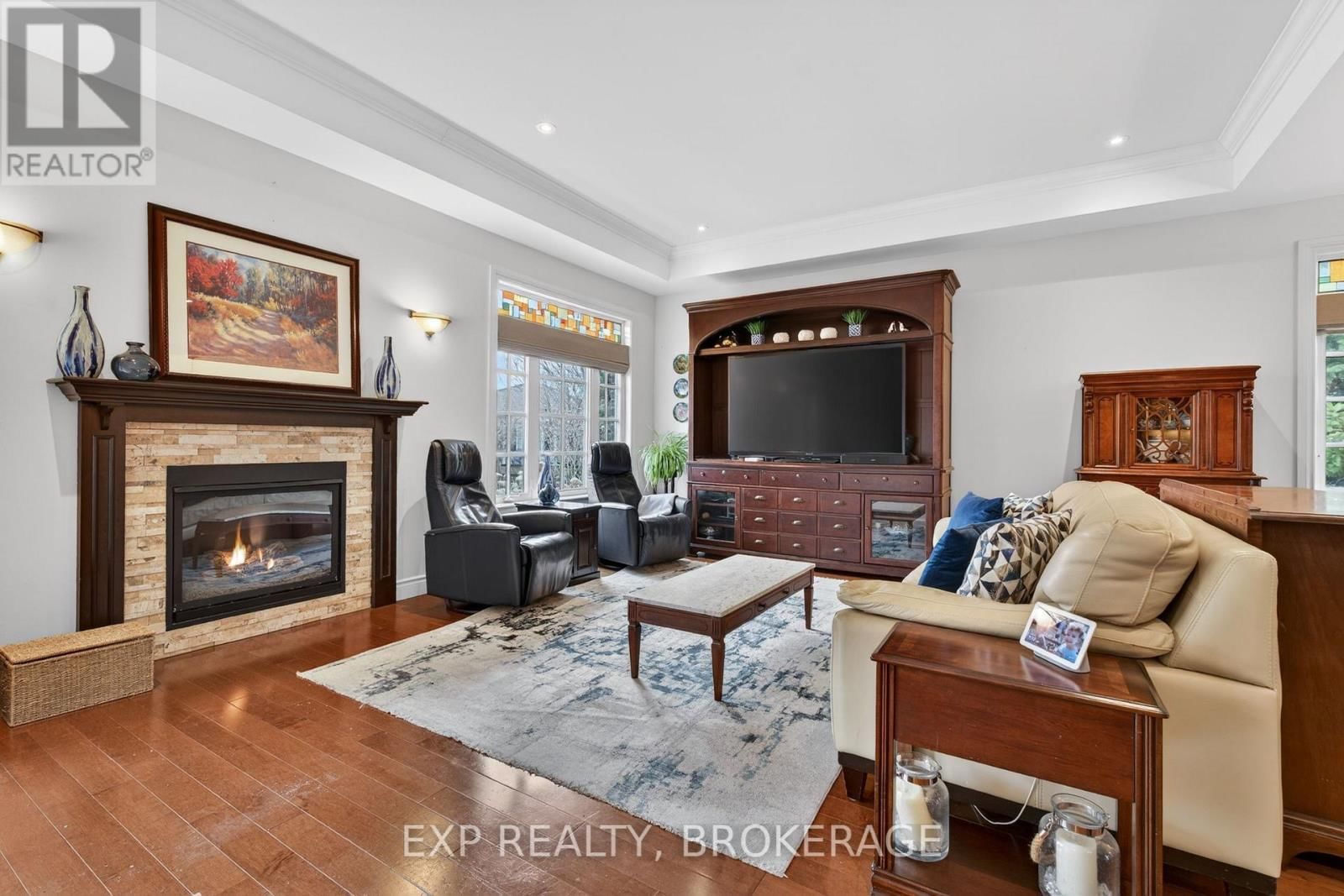 24 ADMIRAL'S COURT Image 13