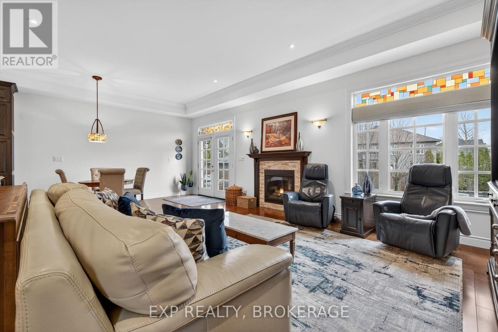 24 ADMIRAL'S COURT Image 15