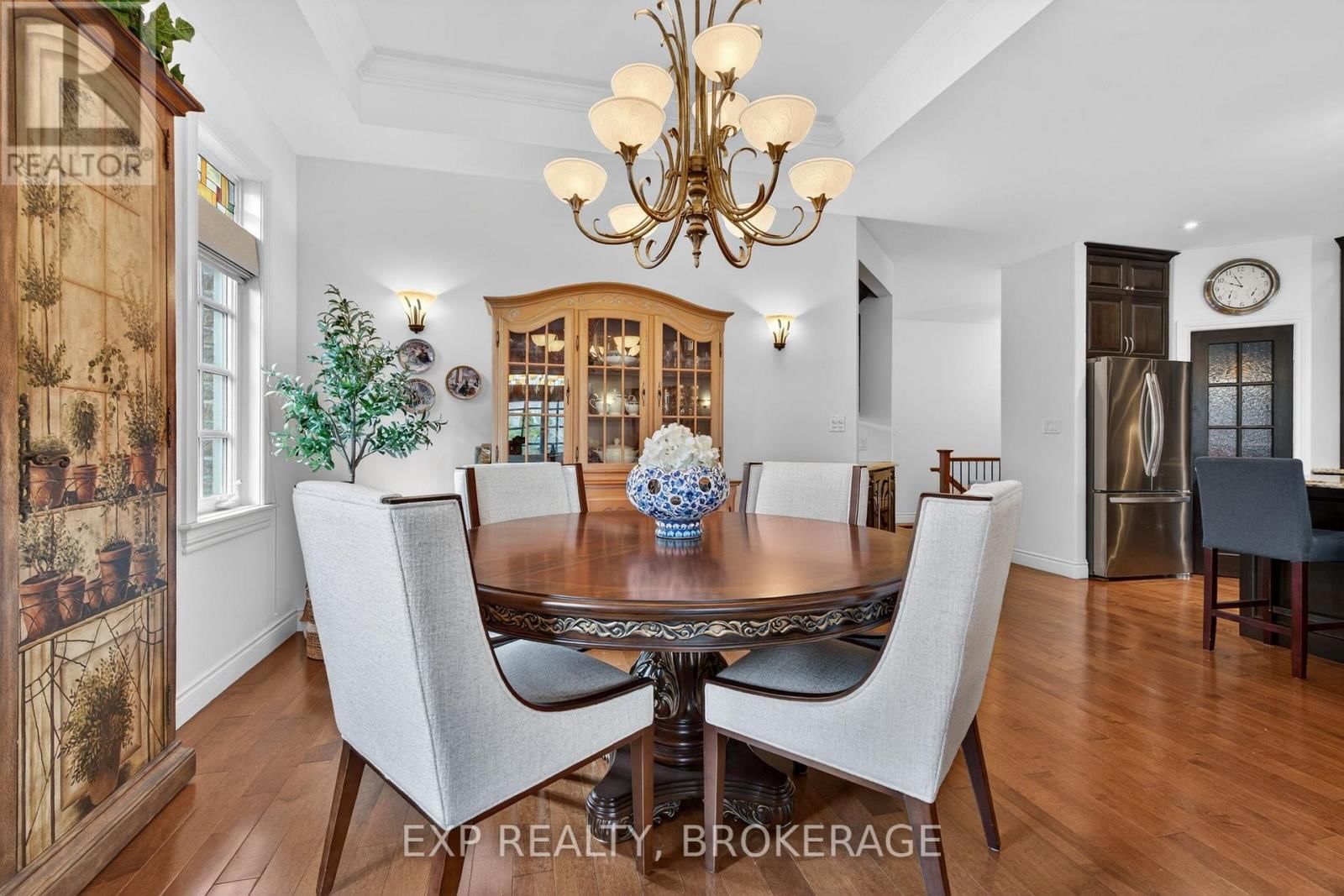 24 ADMIRAL'S COURT Image 16