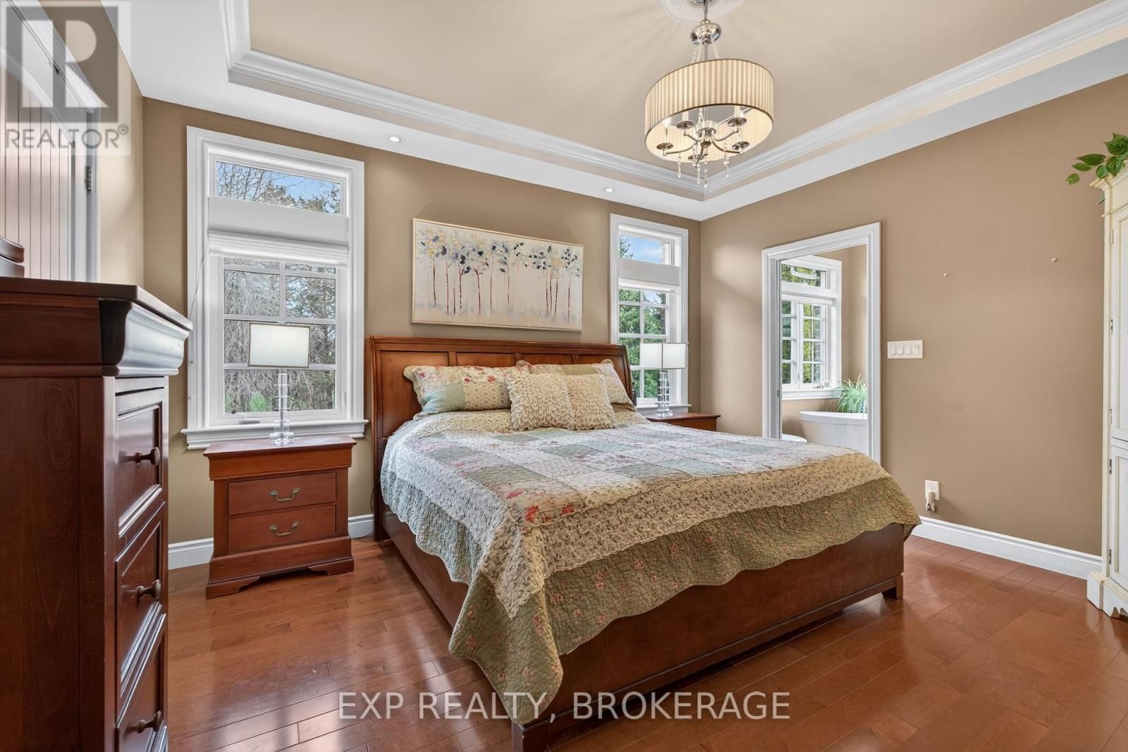 24 ADMIRAL'S COURT Image 17