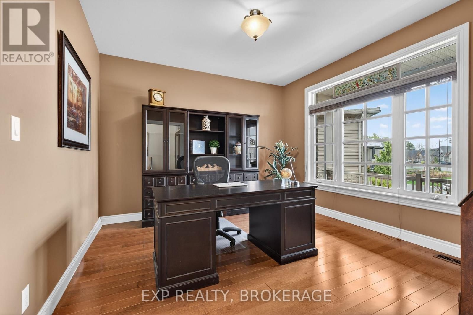 24 ADMIRAL'S COURT Image 21