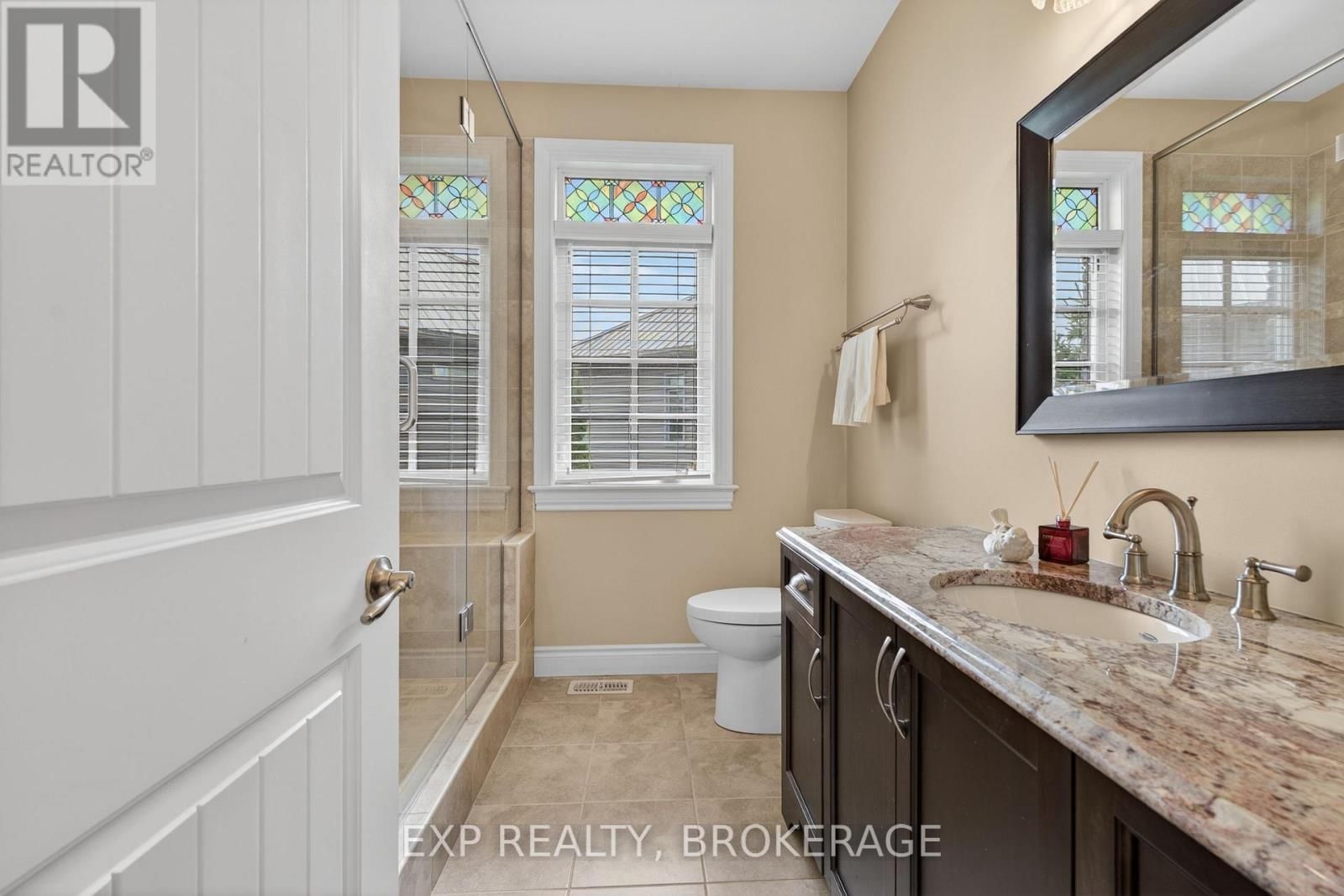 24 ADMIRAL'S COURT Image 22