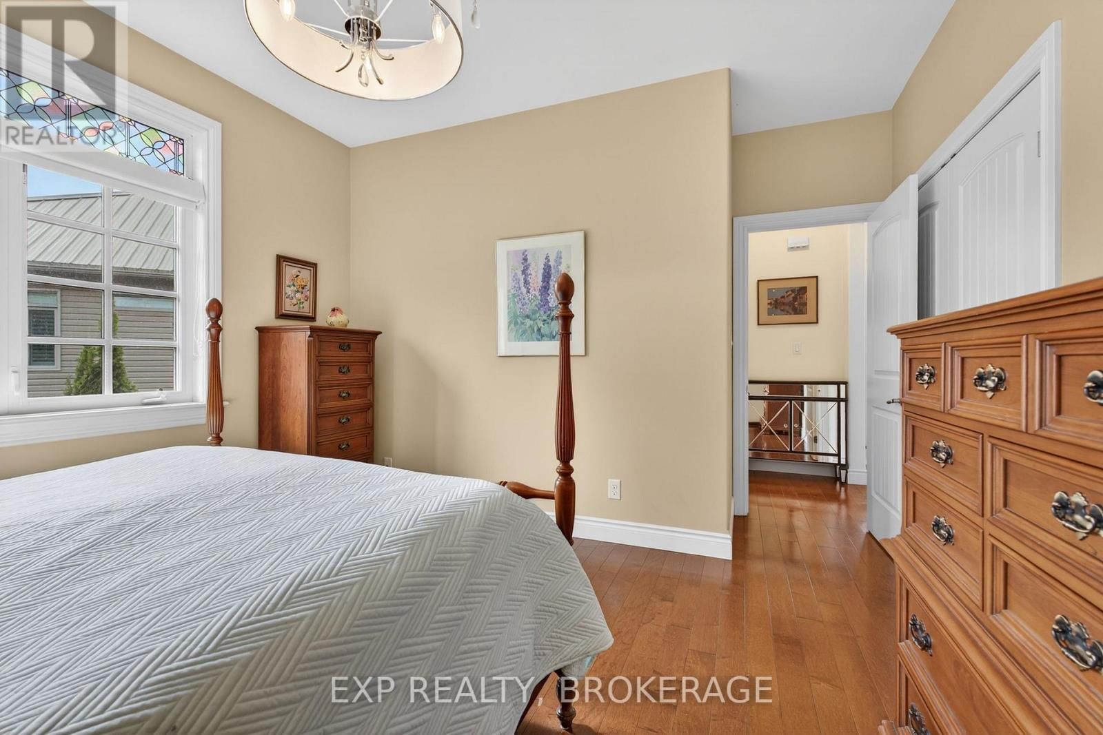 24 ADMIRAL'S COURT Image 24