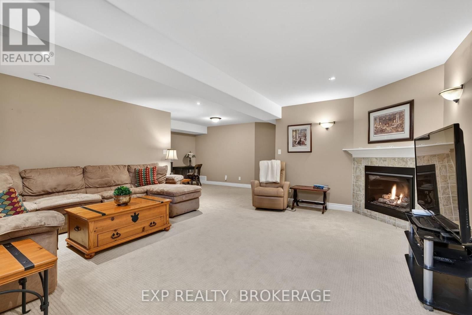 24 ADMIRAL'S COURT Image 27