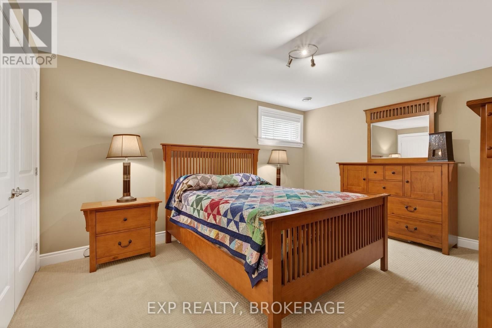 24 ADMIRAL'S COURT Image 30