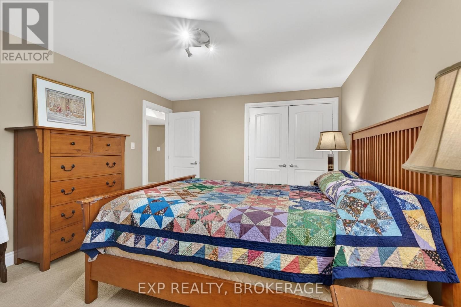 24 ADMIRAL'S COURT Image 31