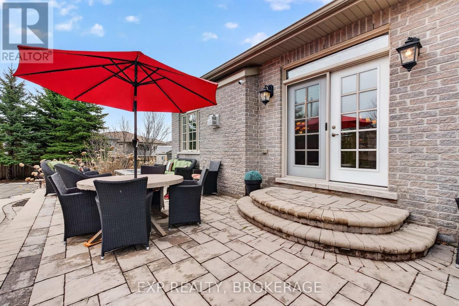 24 ADMIRAL'S COURT Image 37