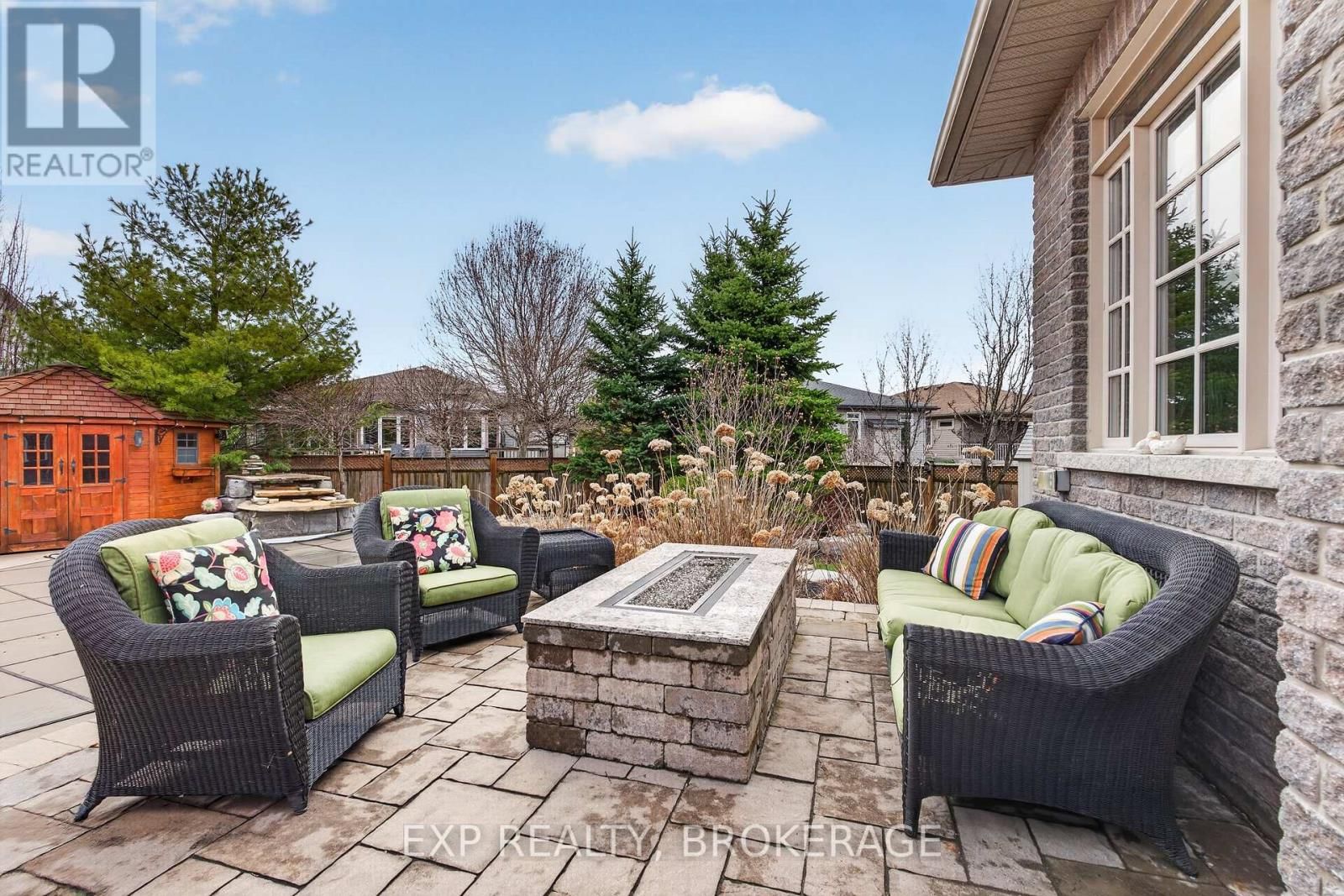 24 ADMIRAL'S COURT Image 38