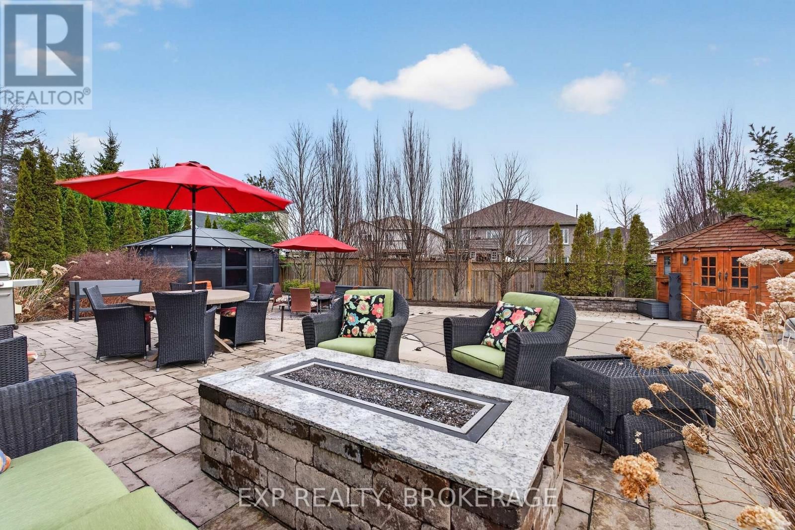 24 ADMIRAL'S COURT Image 39