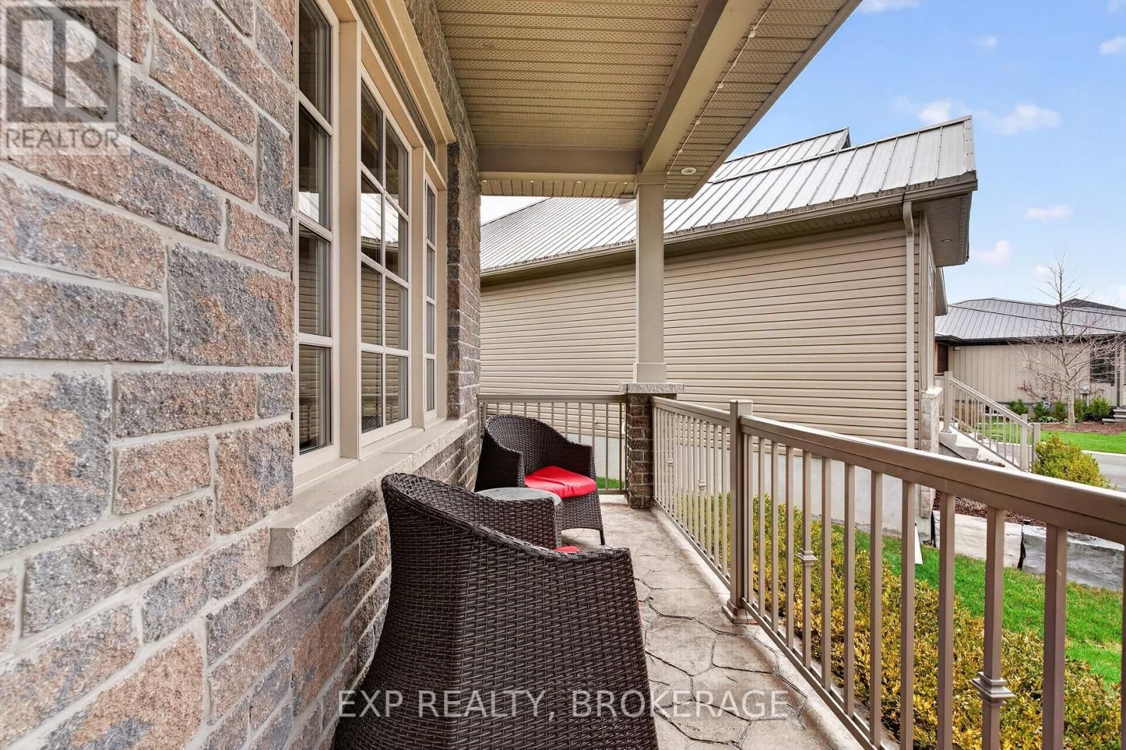 24 ADMIRAL'S COURT Image 4