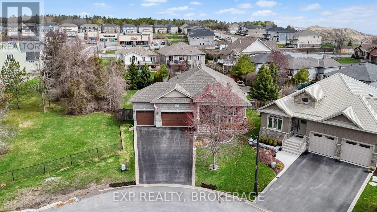 24 ADMIRAL'S COURT Image 43