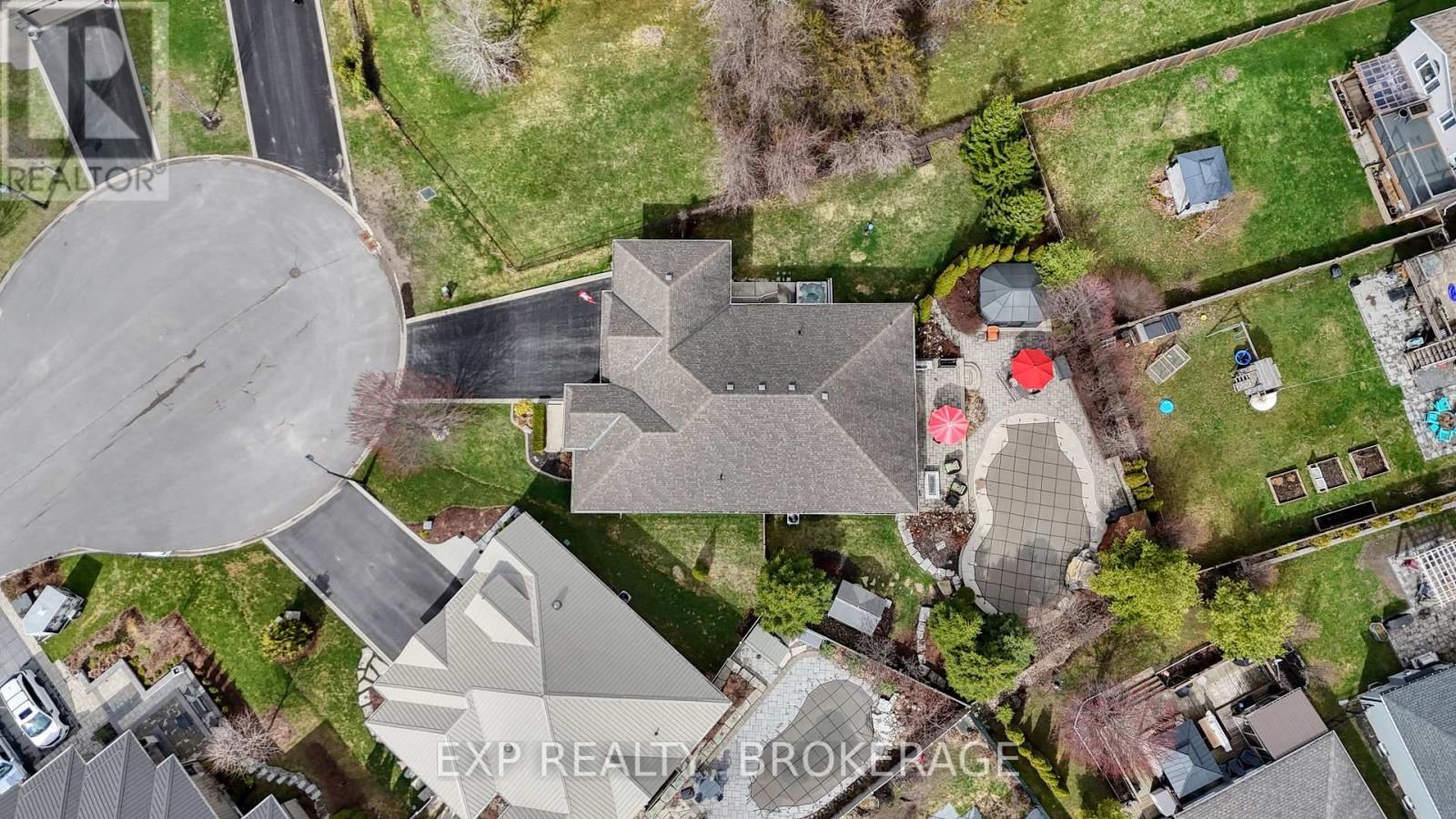 24 ADMIRAL'S COURT Image 44