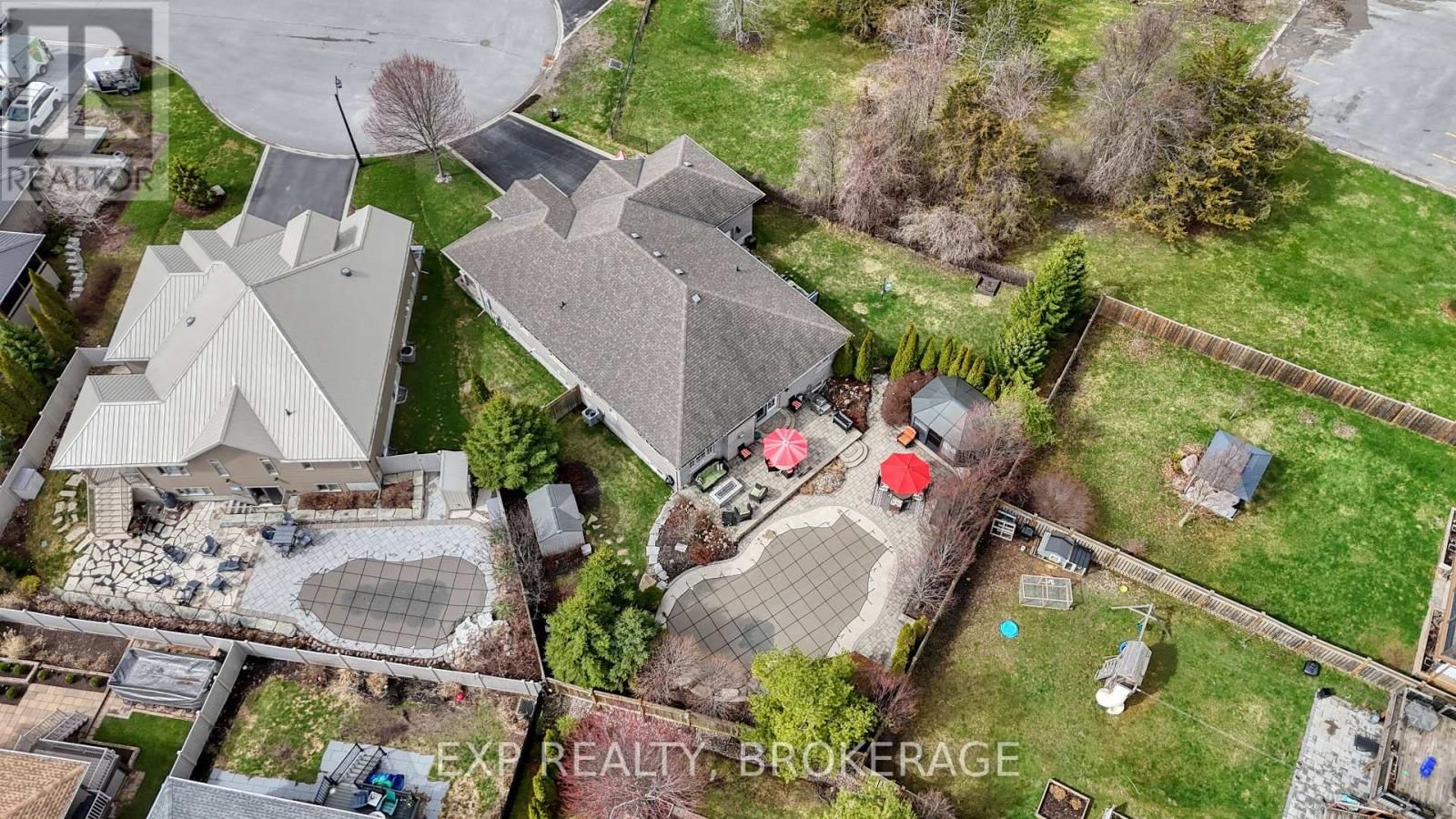 24 ADMIRAL'S COURT Image 45