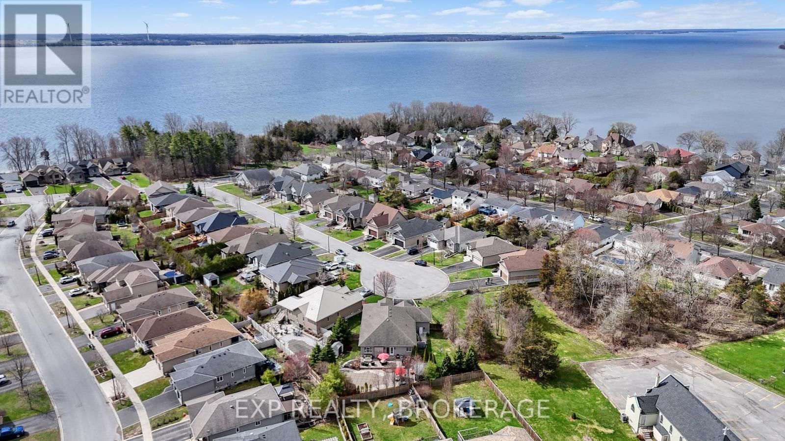 24 ADMIRAL'S COURT Image 46