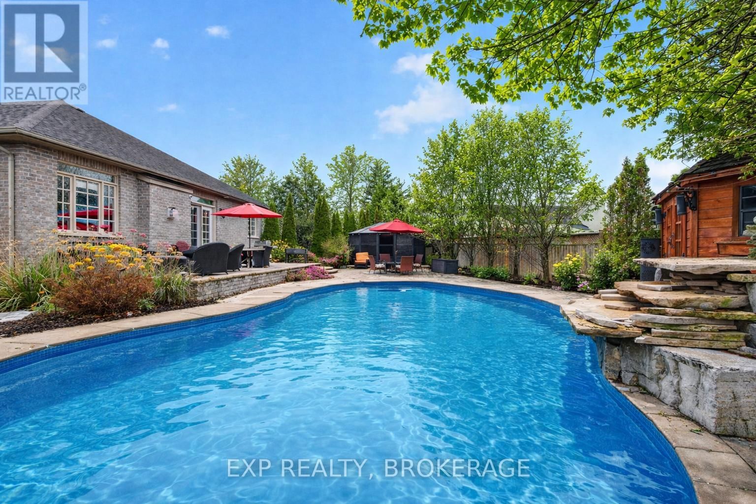 24 ADMIRAL'S COURT Image 6