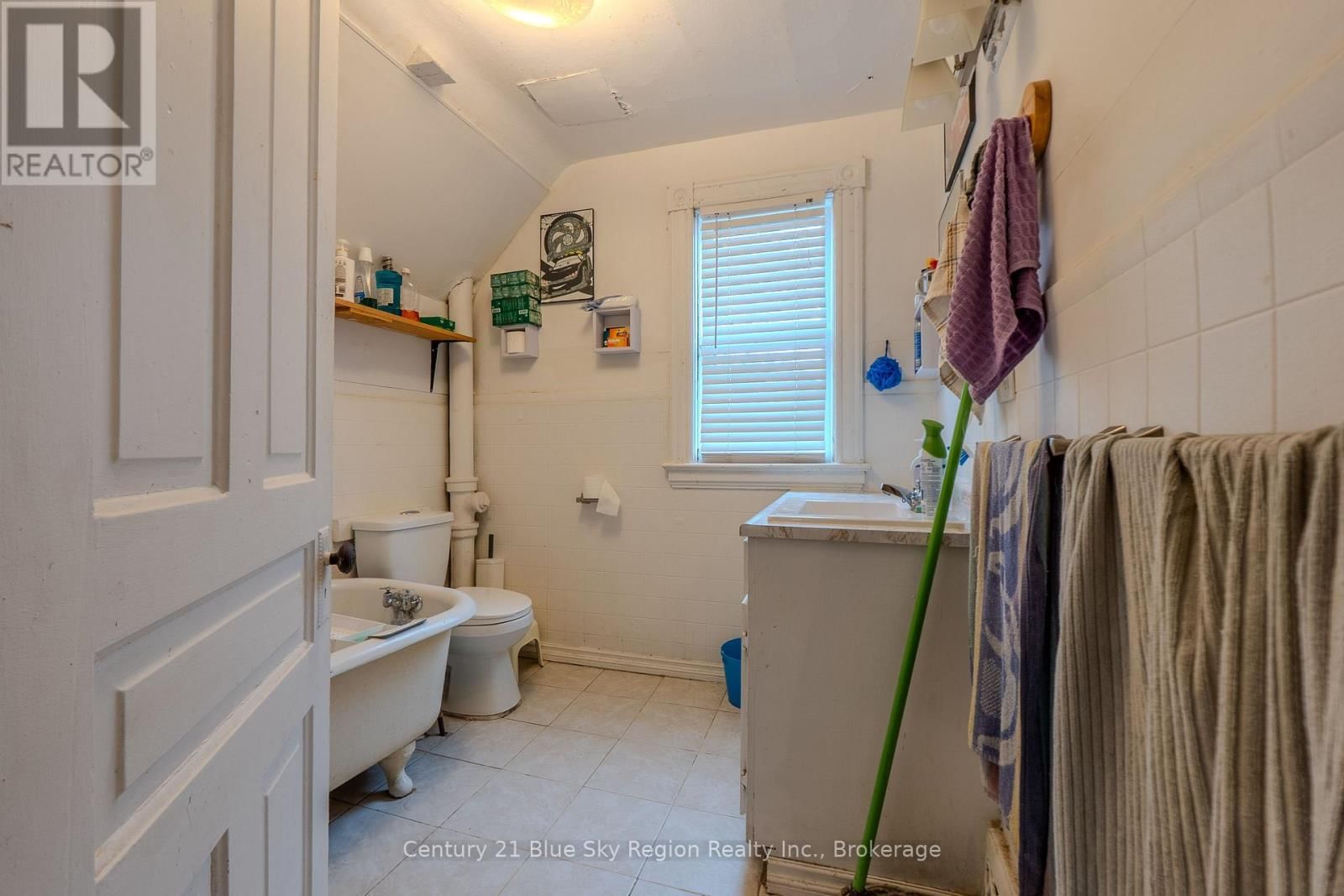 250 FIFTH AVENUE WEST Image 10