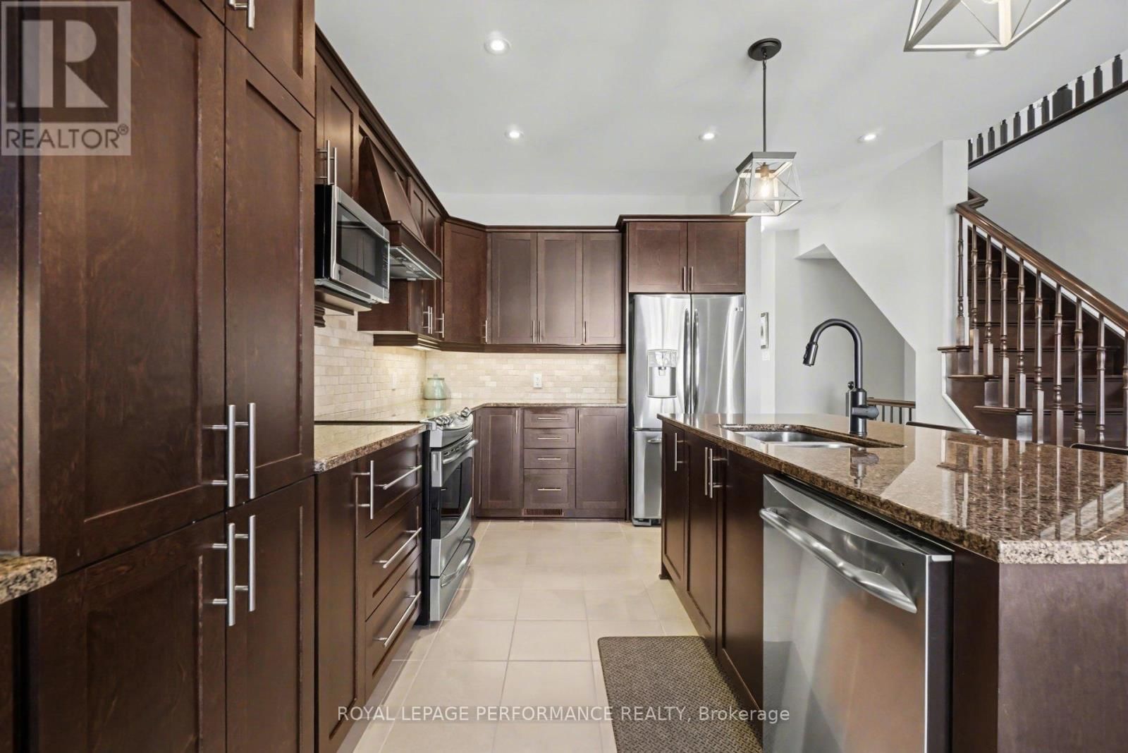 1828 MICKELBERRY CRESCENT Image 13