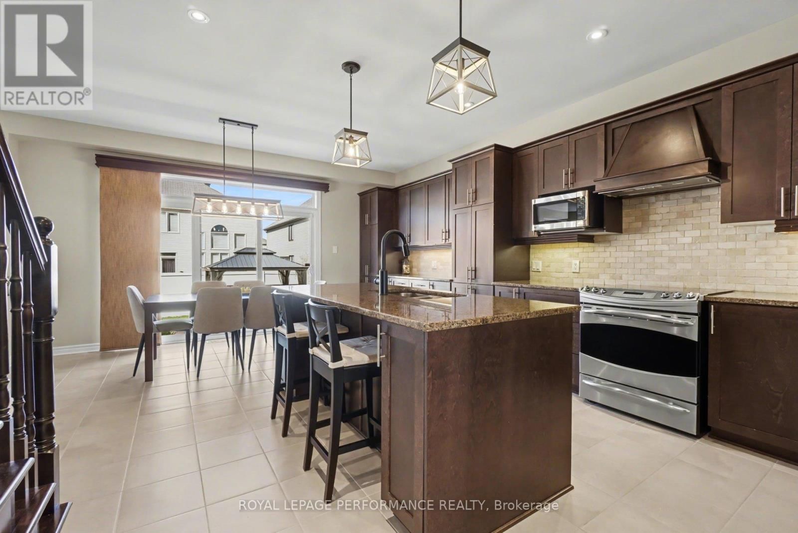 1828 MICKELBERRY CRESCENT Image 14