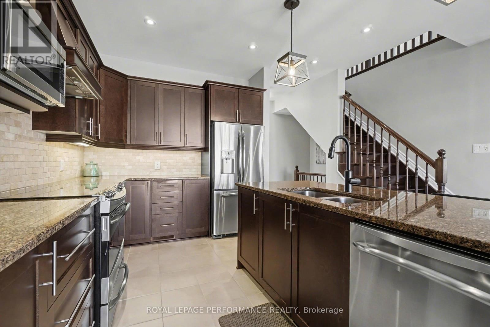 1828 MICKELBERRY CRESCENT Image 15