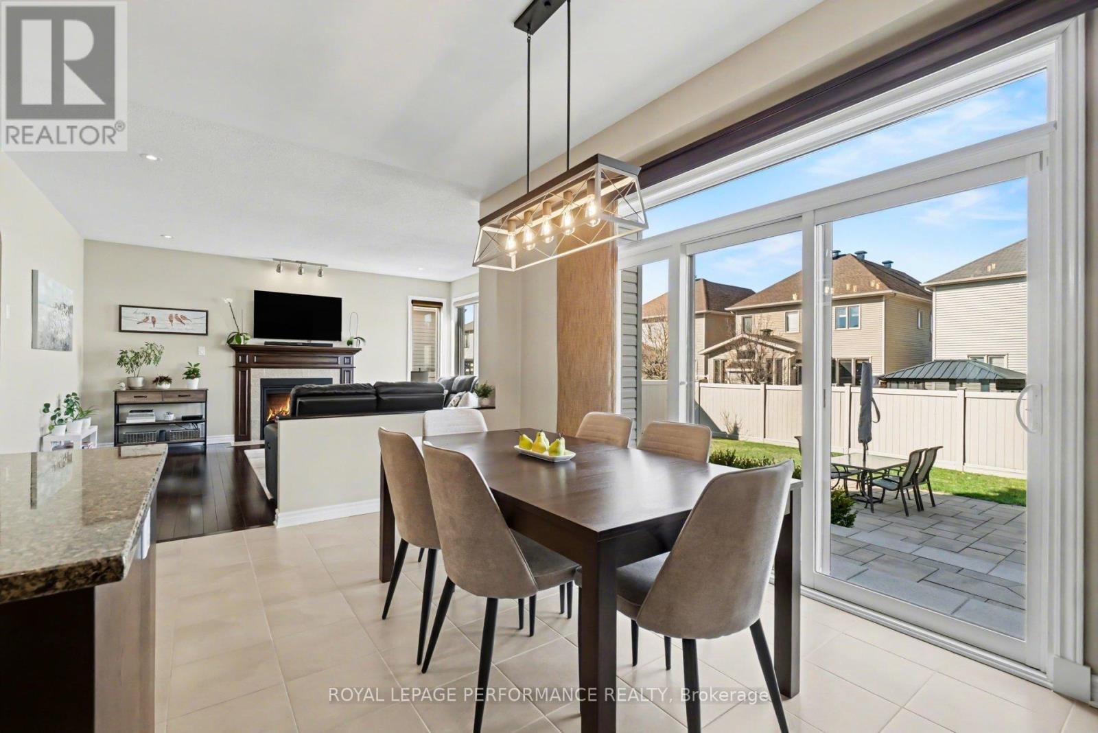 1828 MICKELBERRY CRESCENT Image 18