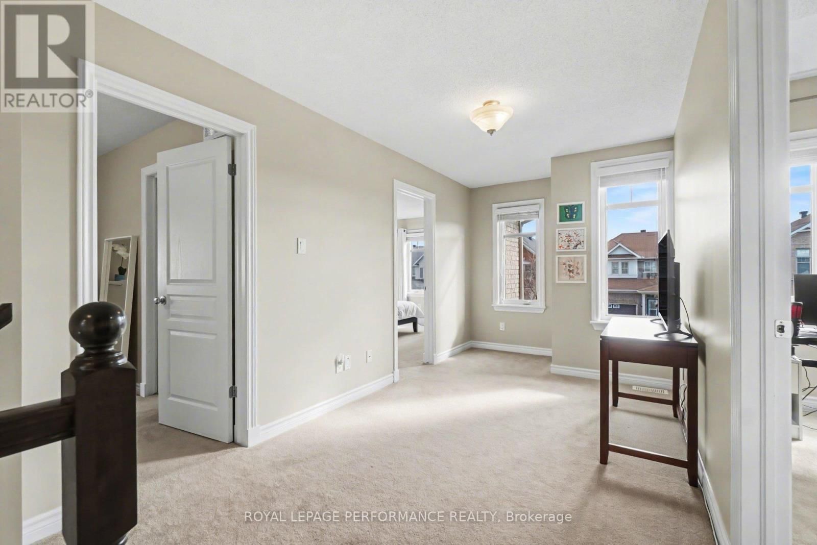 1828 MICKELBERRY CRESCENT Image 24