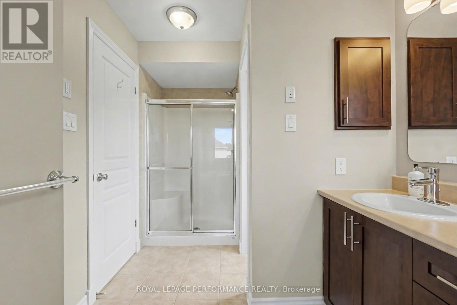 1828 MICKELBERRY CRESCENT Image 31