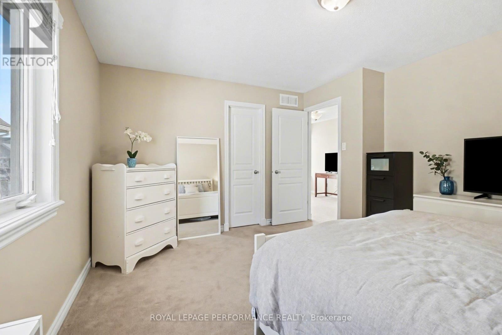 1828 MICKELBERRY CRESCENT Image 33