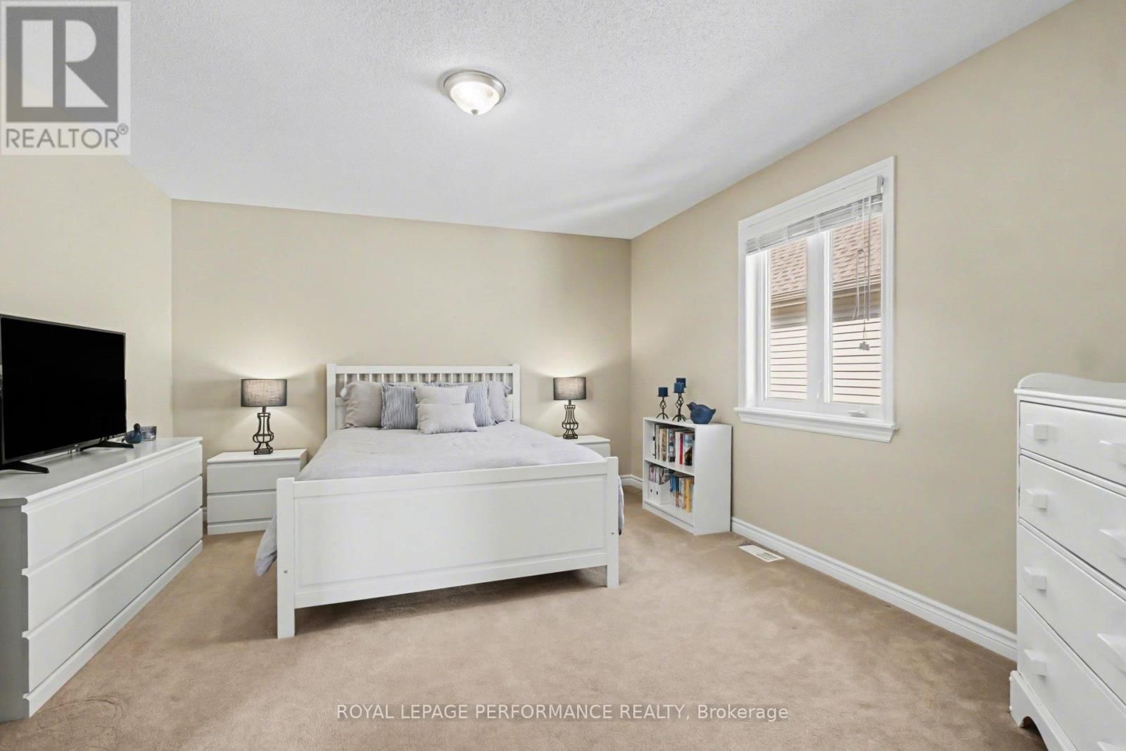 1828 MICKELBERRY CRESCENT Image 35