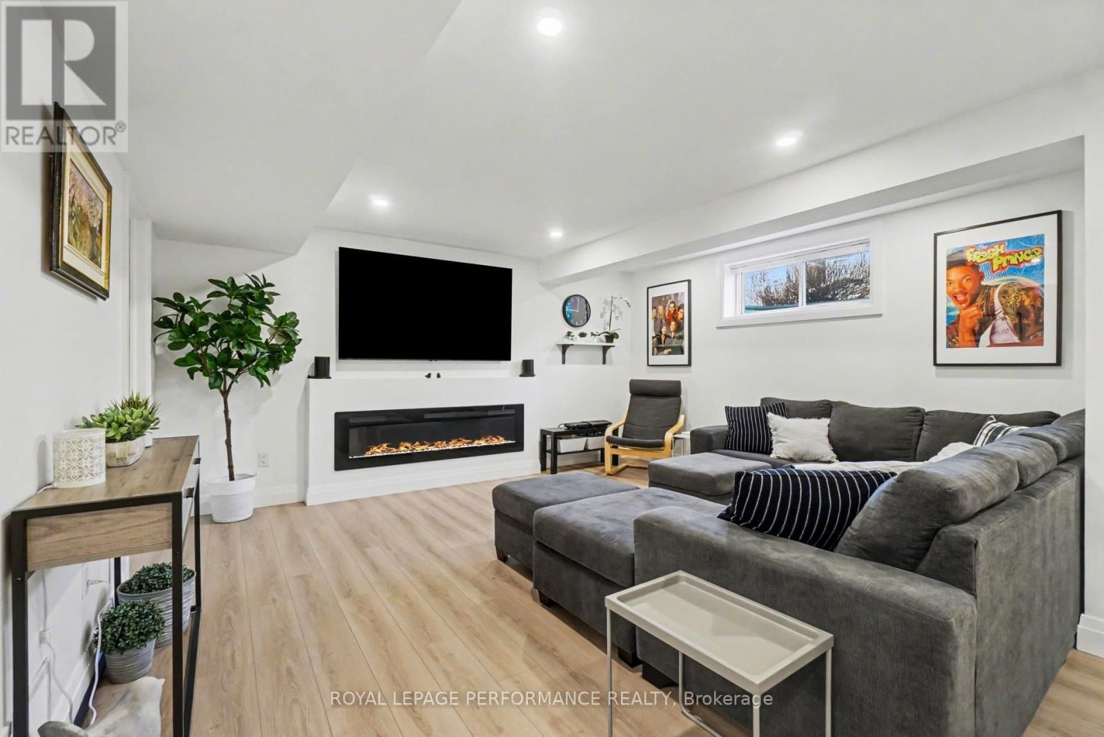 1828 MICKELBERRY CRESCENT Image 38