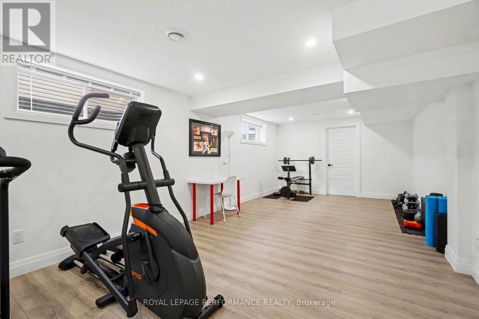 1828 MICKELBERRY CRESCENT Image 39