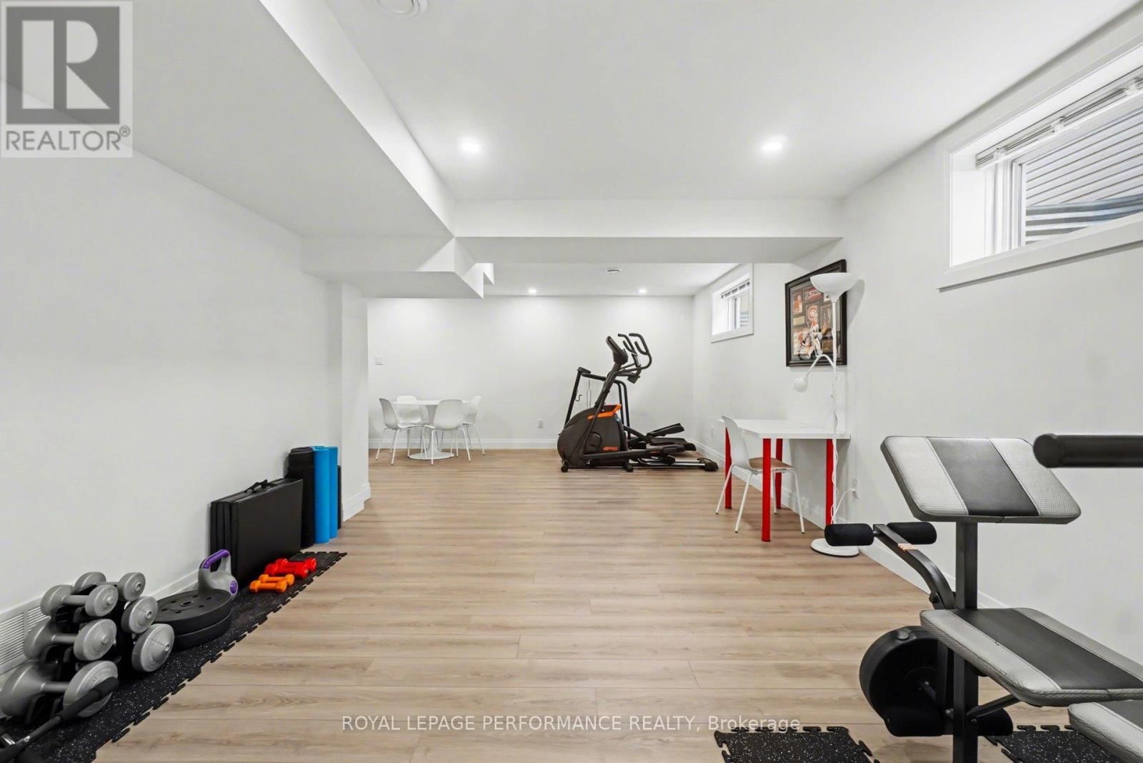 1828 MICKELBERRY CRESCENT Image 40