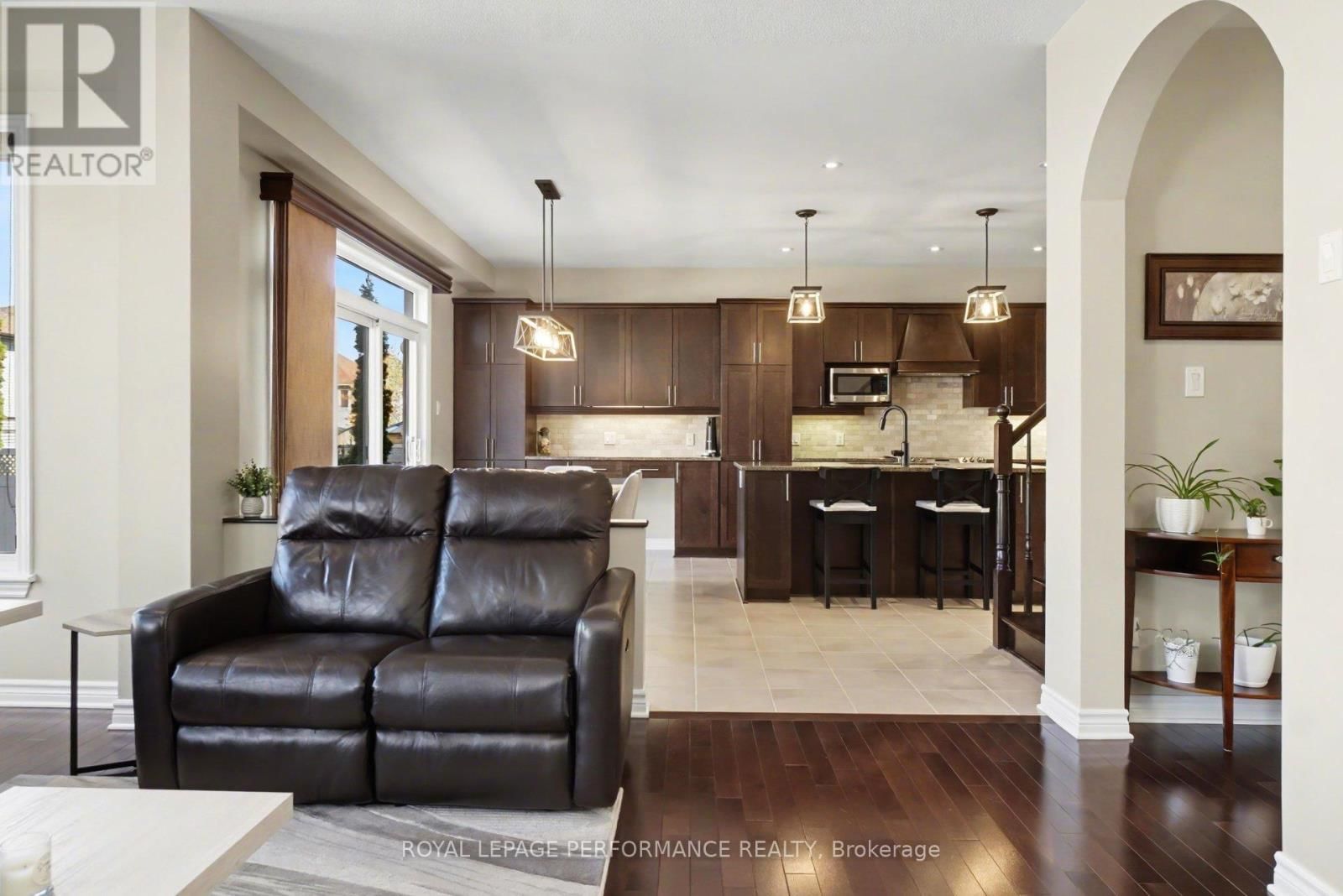 1828 MICKELBERRY CRESCENT Image 6