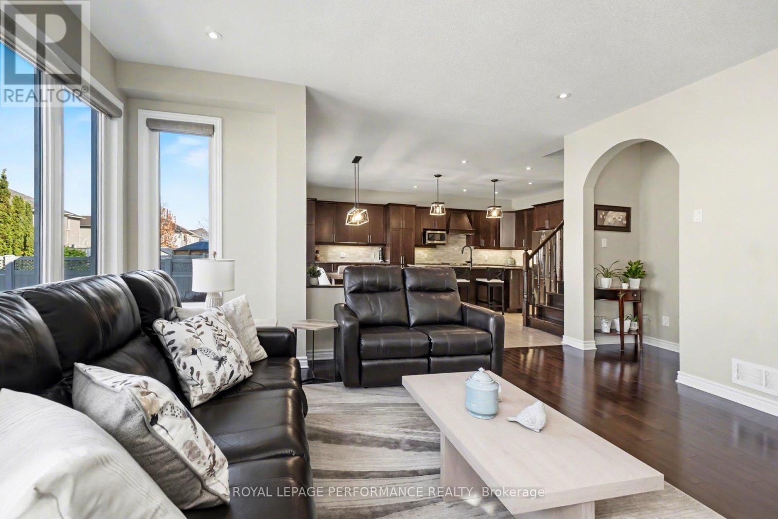 1828 MICKELBERRY CRESCENT Image 8