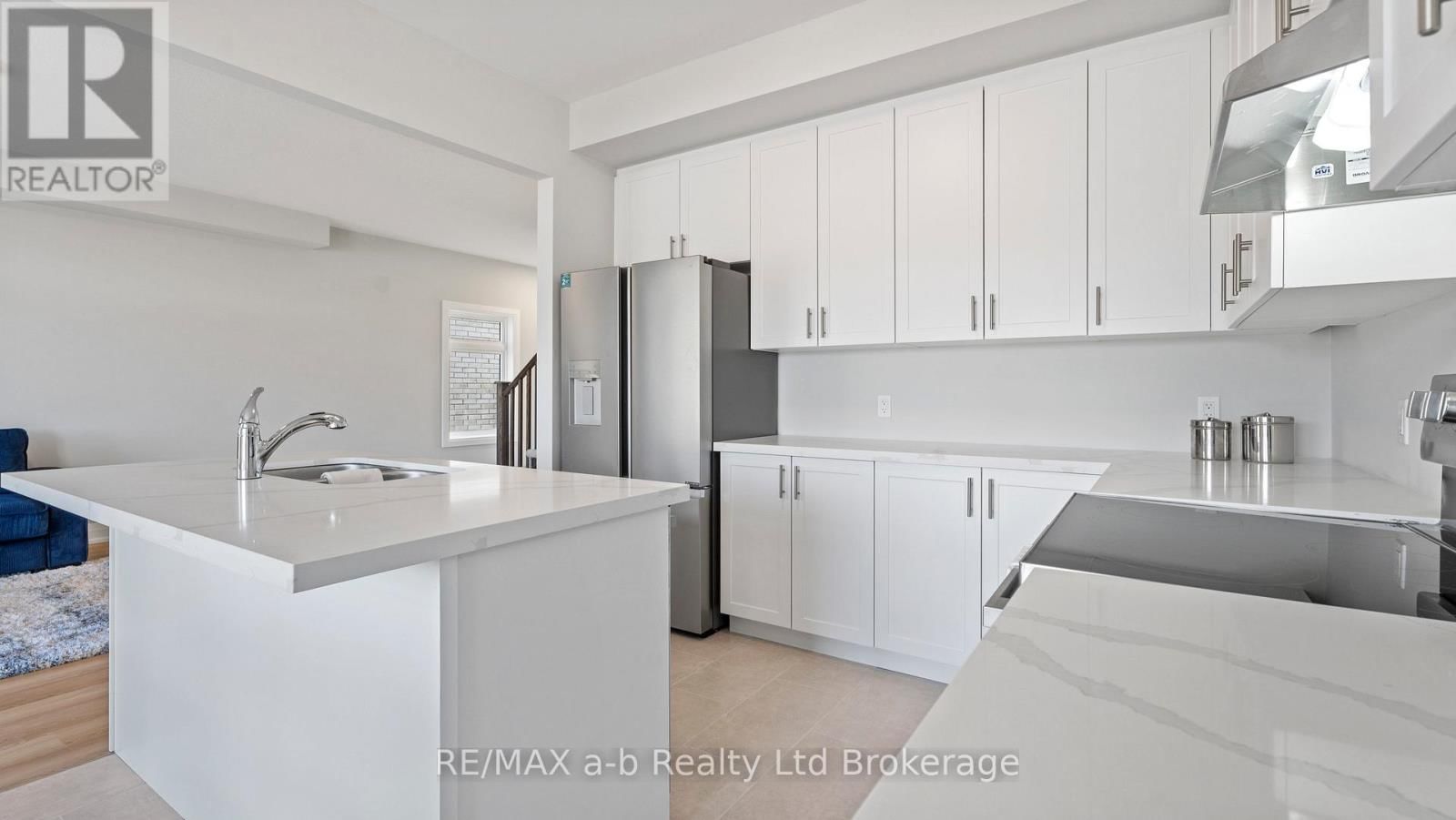 82 CAYLEY STREET Image 11