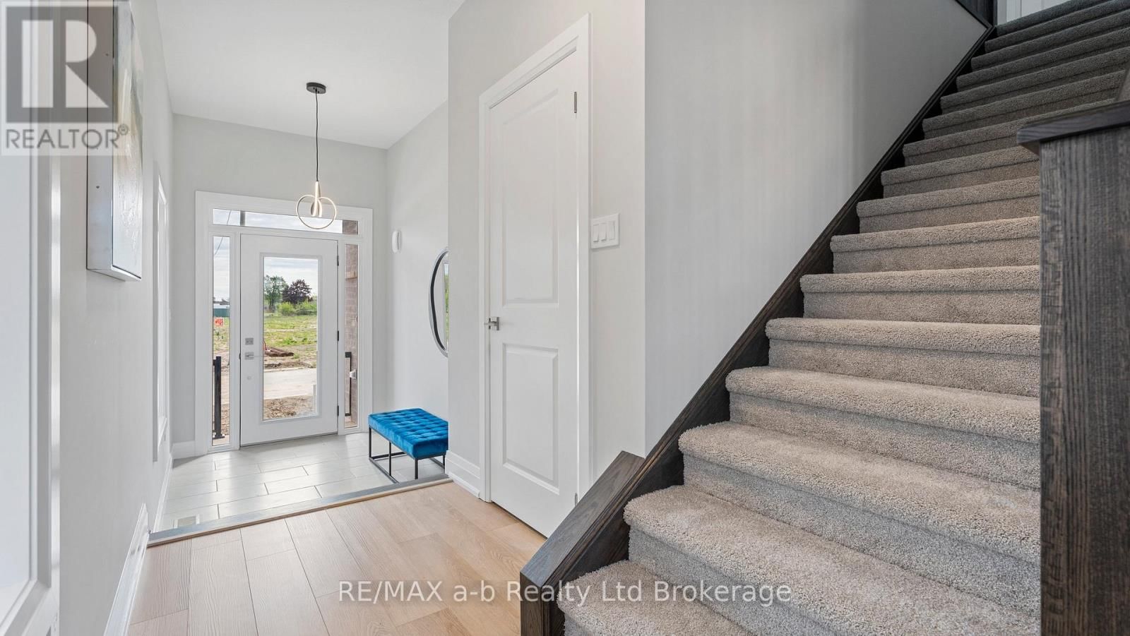 82 CAYLEY STREET Image 15