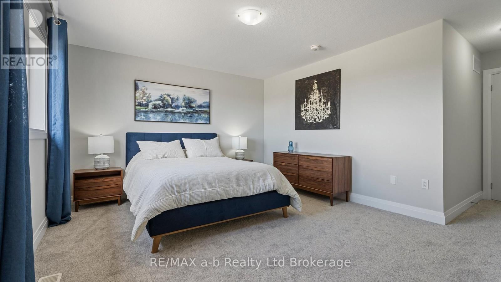 82 CAYLEY STREET Image 19