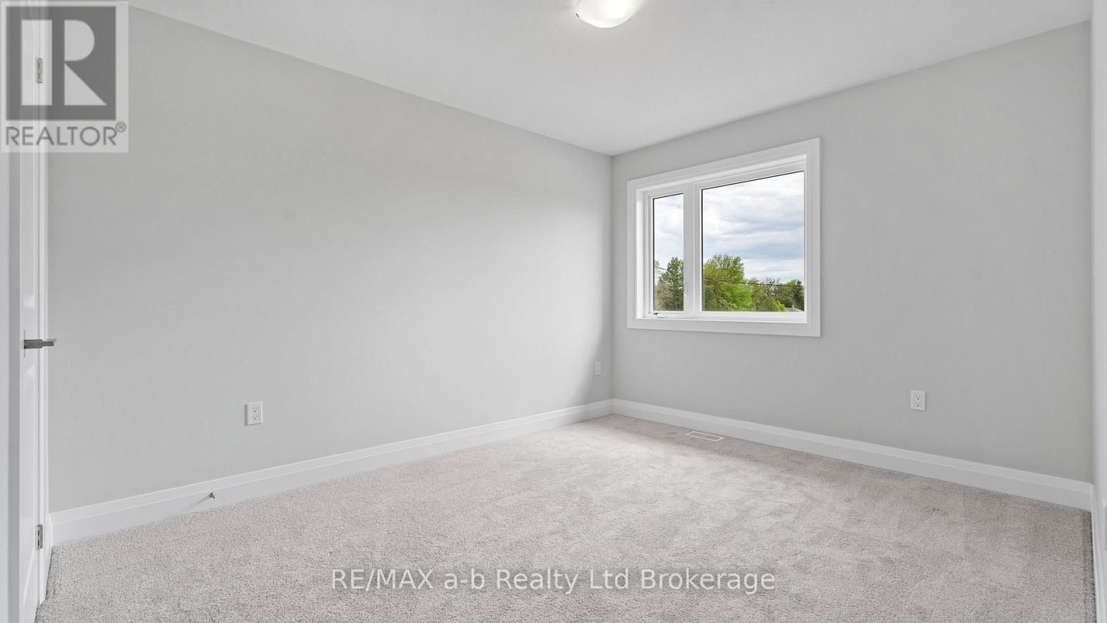 82 CAYLEY STREET Image 22