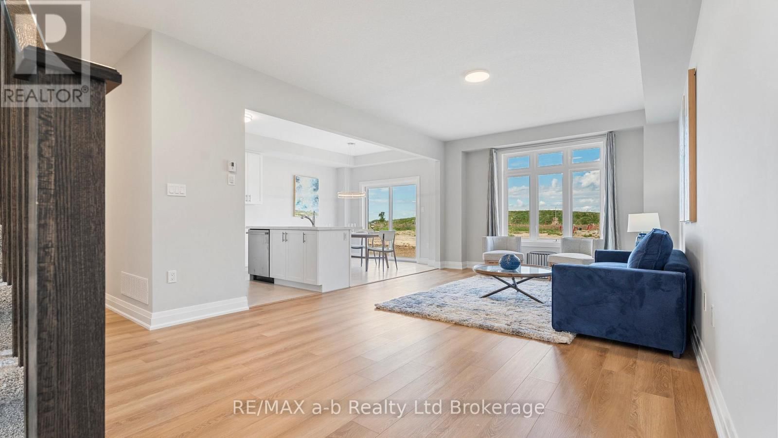 82 CAYLEY STREET Image 3