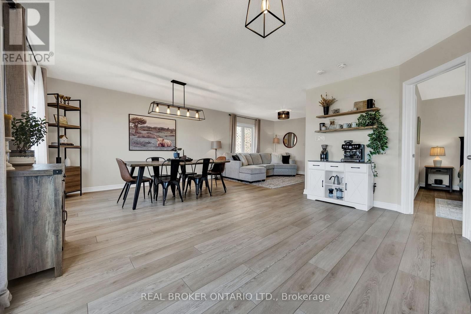 335 KROTZ STREET WEST Image 13