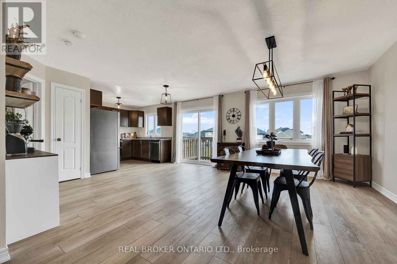 335 KROTZ STREET WEST Image 14