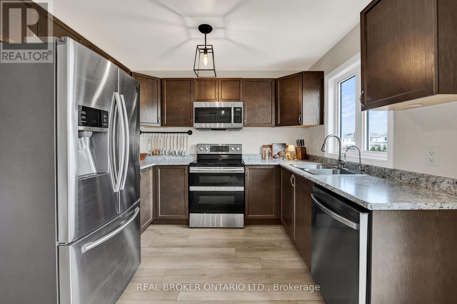 335 KROTZ STREET WEST Image 16