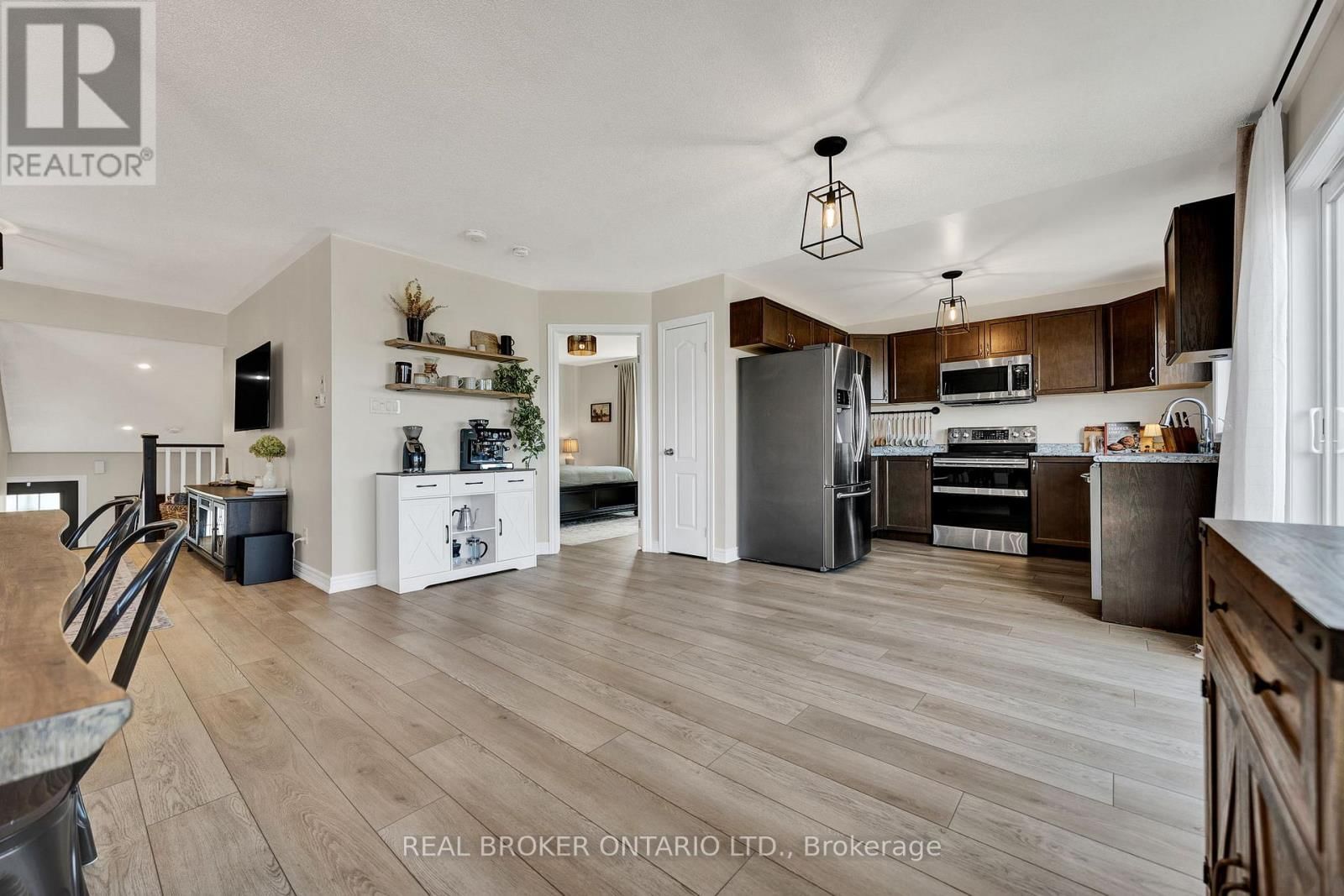 335 KROTZ STREET WEST Image 17