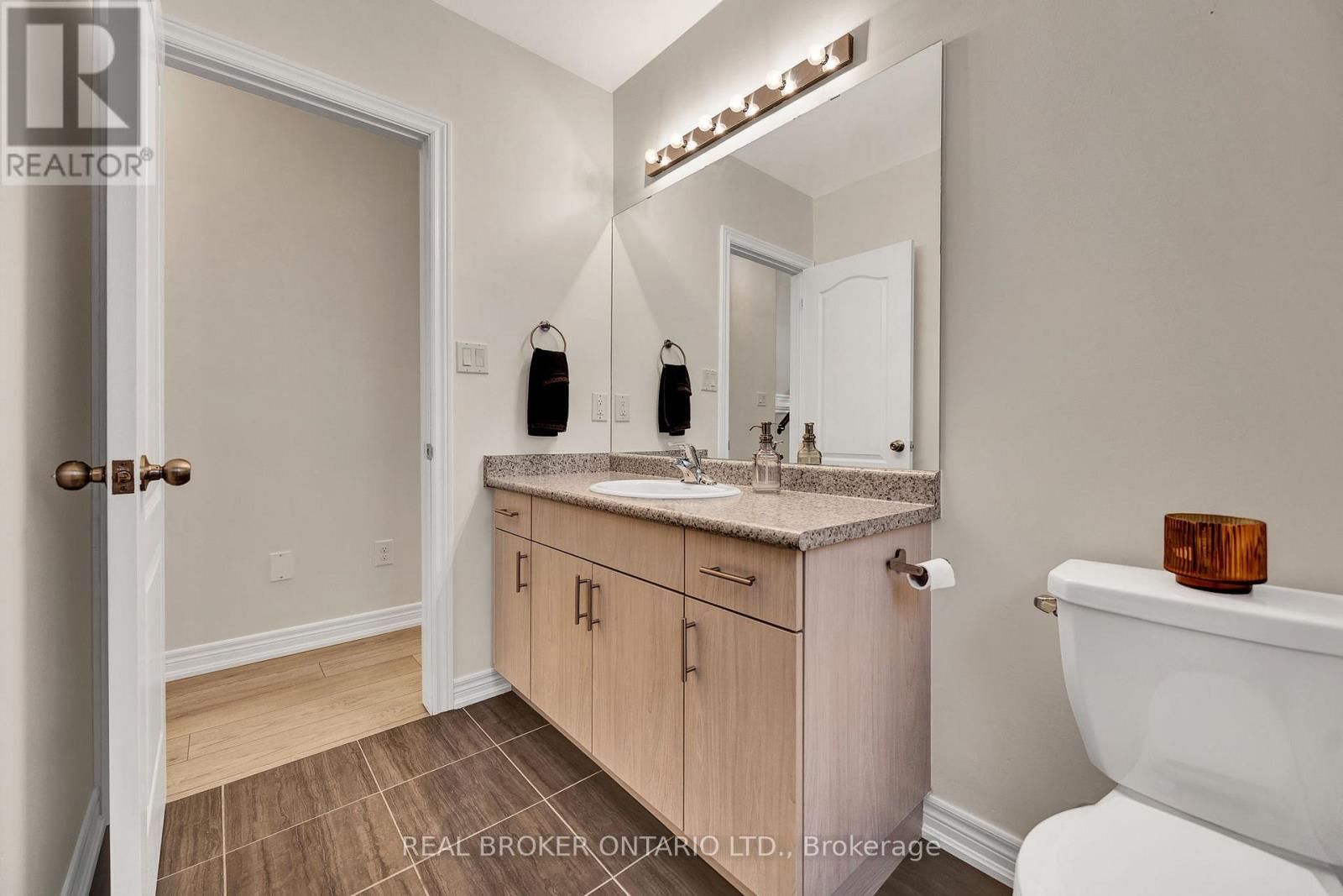 335 KROTZ STREET WEST Image 24