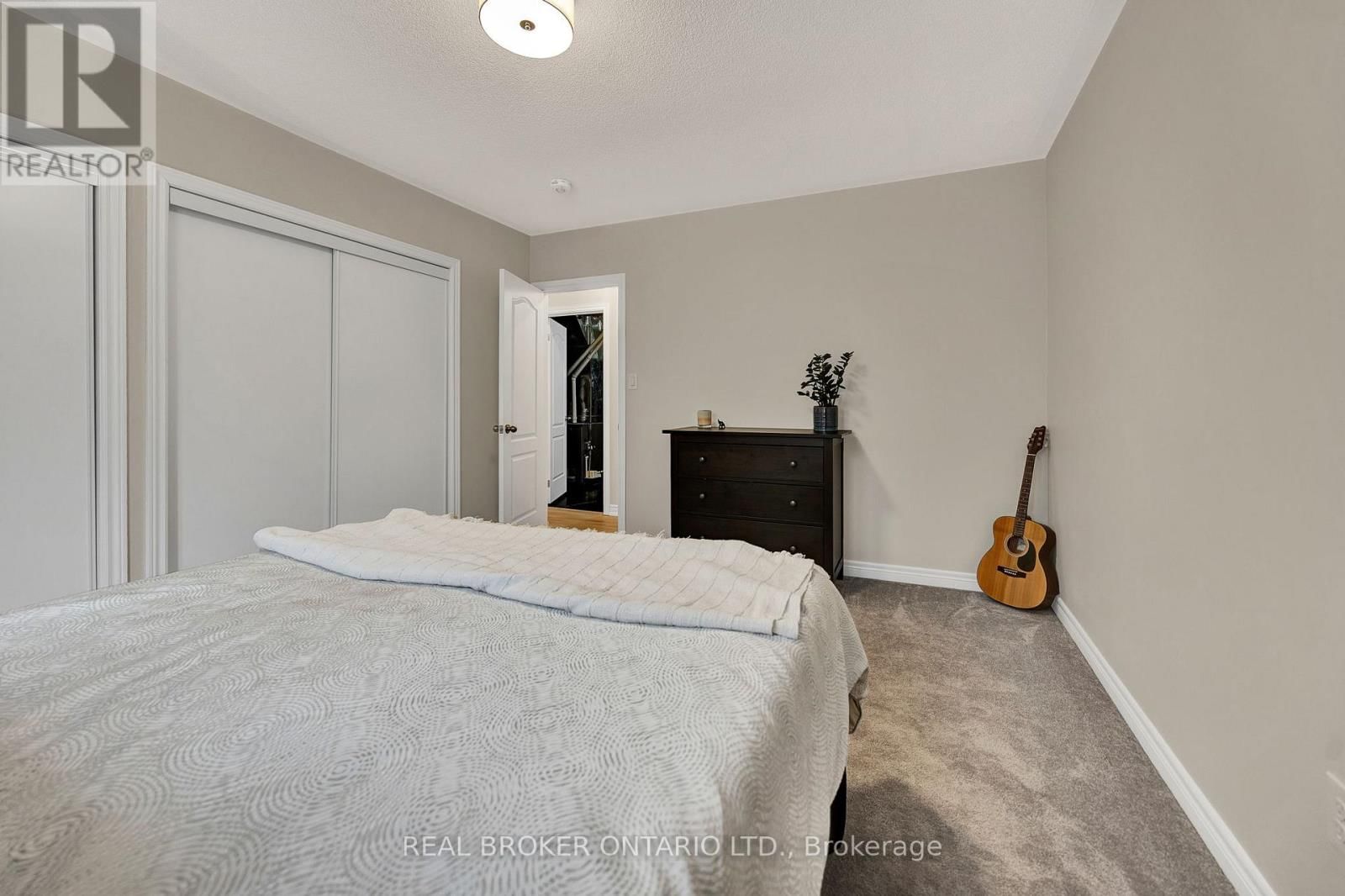 335 KROTZ STREET WEST Image 26